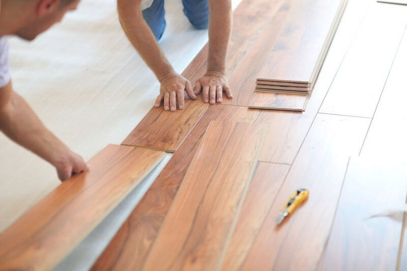 Chú ý đến các khoảng cách khi lót sàn gỗ để đảm bảo sàn nhà luôn đẹp và bền bỉ.