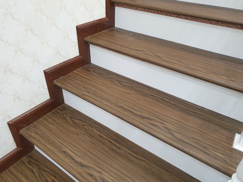 bậc cầu thang nhựa giả gỗ