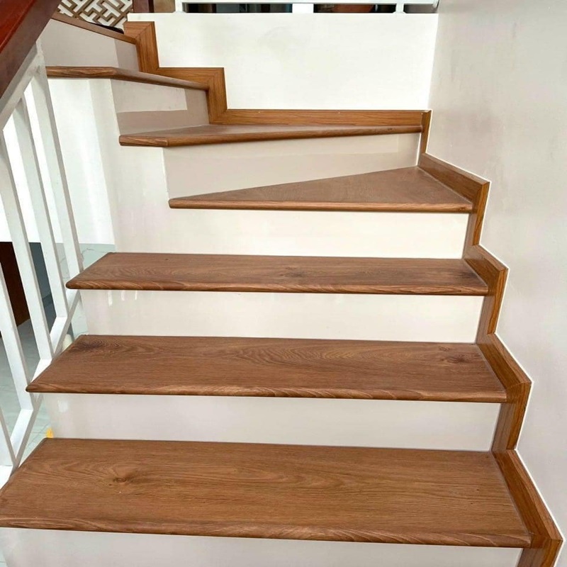 thi công caaufthang nhựa giả gỗ