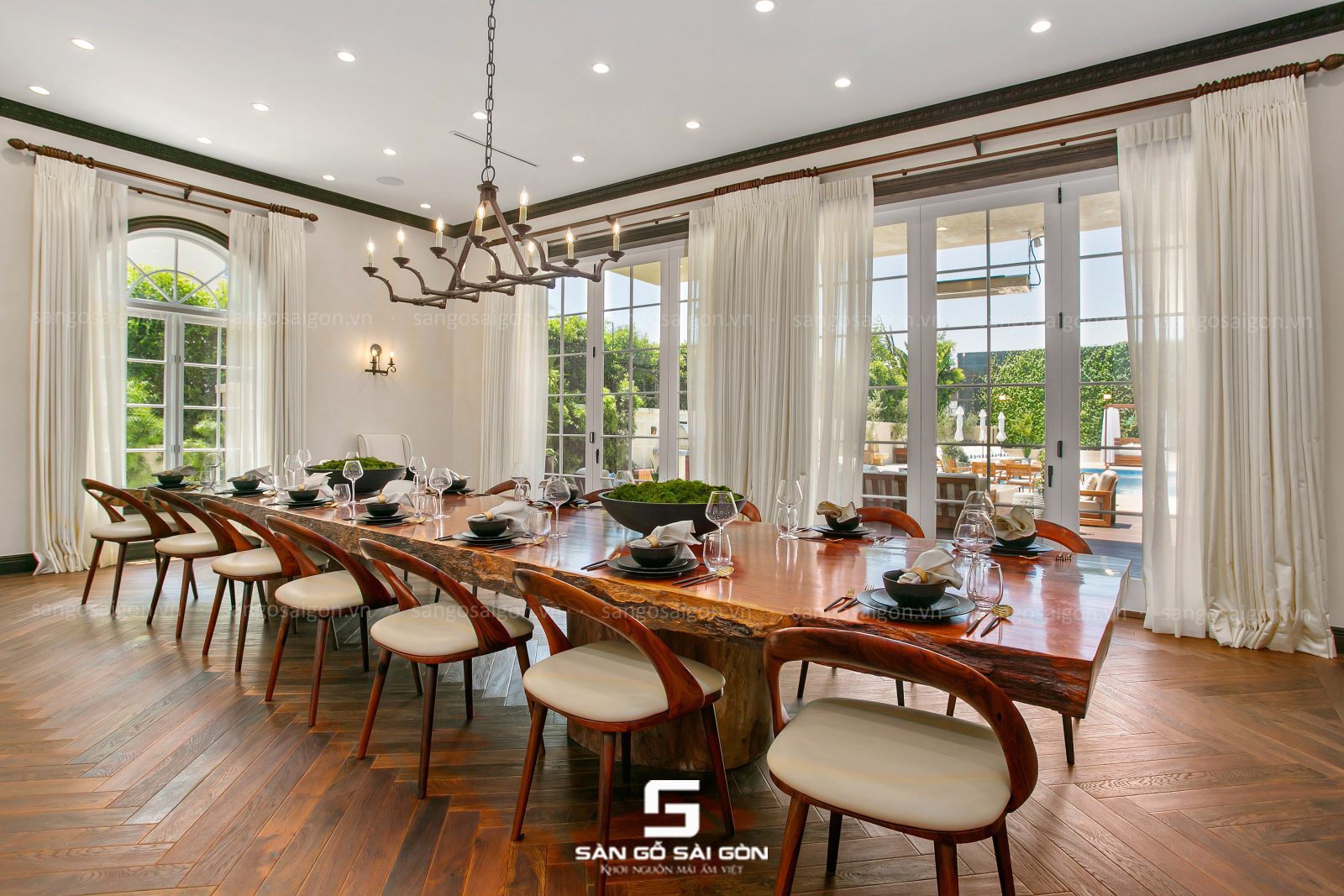 Sàn gỗ màu ấm truyền thống đem lại sự ấm áp cho không gian sống