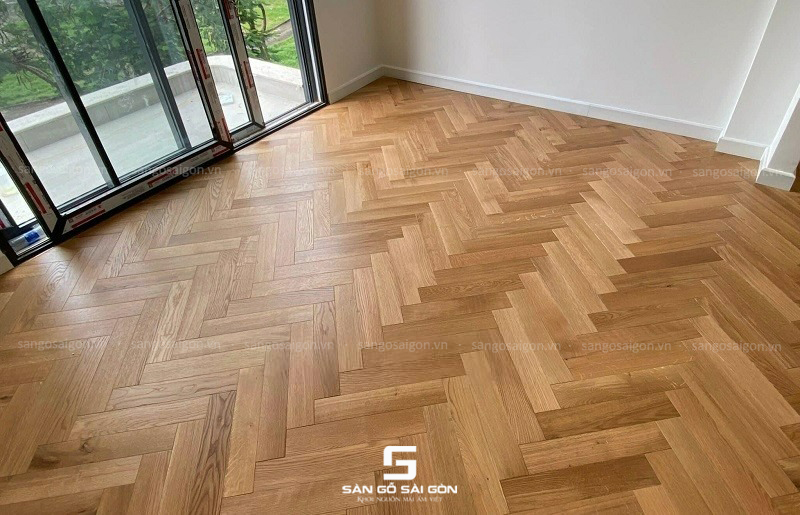 Không gian phòng đẹp và sang nhờ sàn gỗ tự nhiên cao cấp