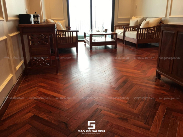 Sàn gỗ nội địa tạo không gian ấm cúng, cổ điển nhẹ nhàng