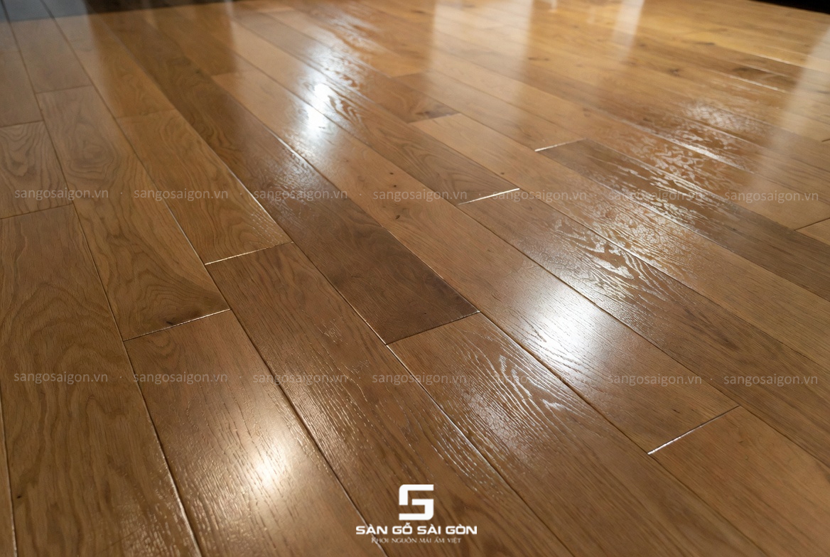 Sàn gỗ tự nhiên có dễ trầy xước không phụ thuộc lớp sơn phủ