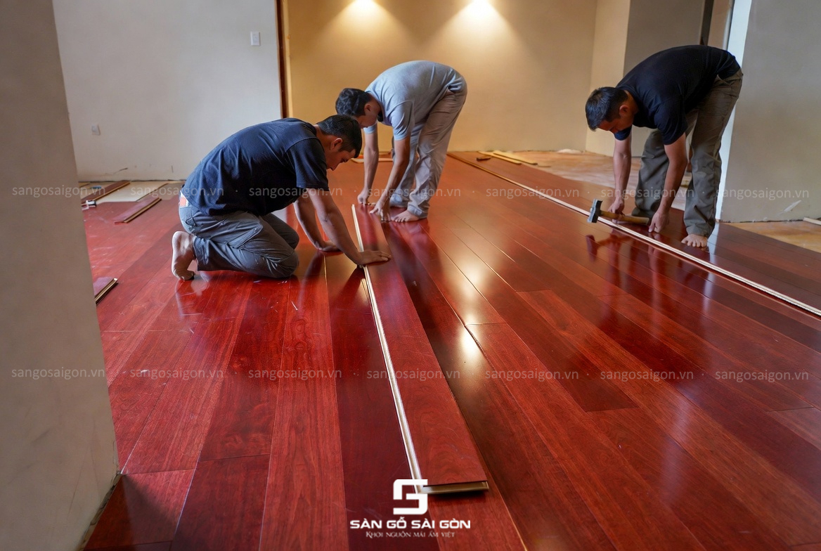 Quy trình thi công sàn gỗ Gõ Đỏ tỉ mỉ tại Sàn Gỗ Sài Gòn